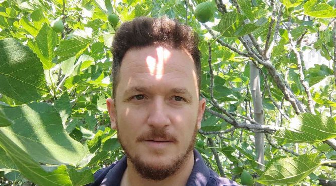 Bu İncirler Yenmiyor, Asılıyor