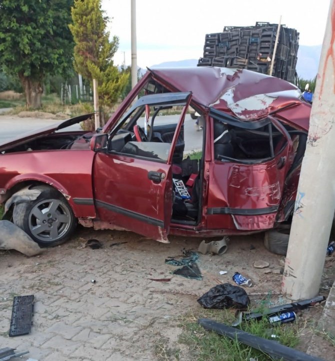 Alkollü Ve Ehliyetsiz Sürücünün Kullandığı Otomobil Kaza Yaptı; 2 Yaralı