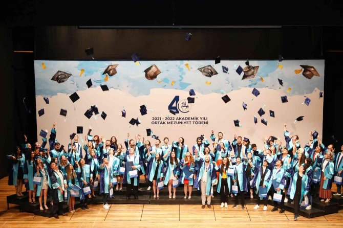 Ortak Mezuniyet Töreniyle Kariyer Yolculuklarına Adım Attılar