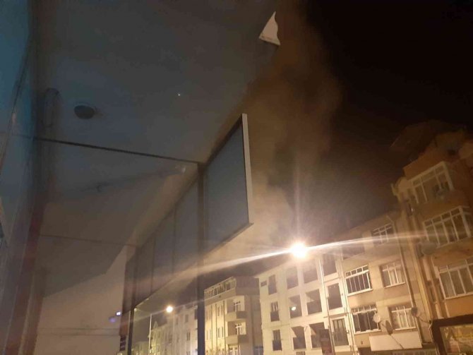 İ̇malathanede Çıkan Yangın Paniğe Sebep Oldu