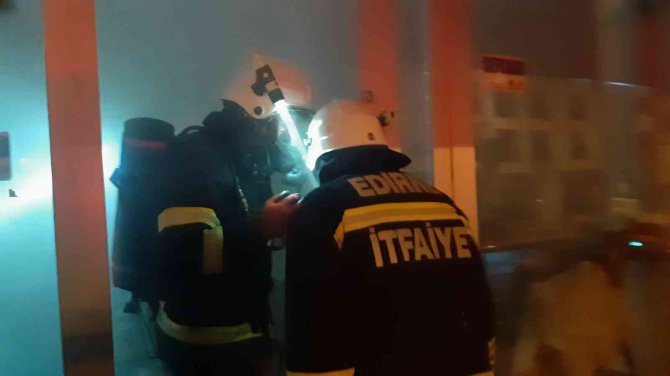 İ̇malathanede Çıkan Yangın Paniğe Sebep Oldu