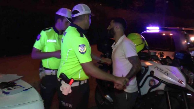 Kartal’da Polis Denetimine Takılan Kişi Ehliyetini Alıp Kaçmak İstedi, Polis Yakaladı