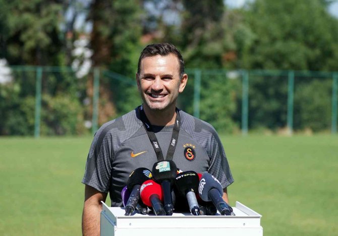 Okan Buruk: "Taraftarların Tribüne Koşarak Gelecekleri Bir Kadro Oluşturmaya Çalışıyoruz"