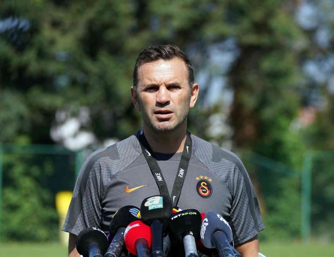 Okan Buruk: "Taraftarların Tribüne Koşarak Gelecekleri Bir Kadro Oluşturmaya Çalışıyoruz"