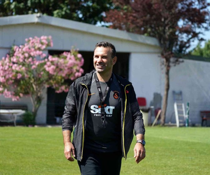 Okan Buruk: "Taraftarların Tribüne Koşarak Gelecekleri Bir Kadro Oluşturmaya Çalışıyoruz"