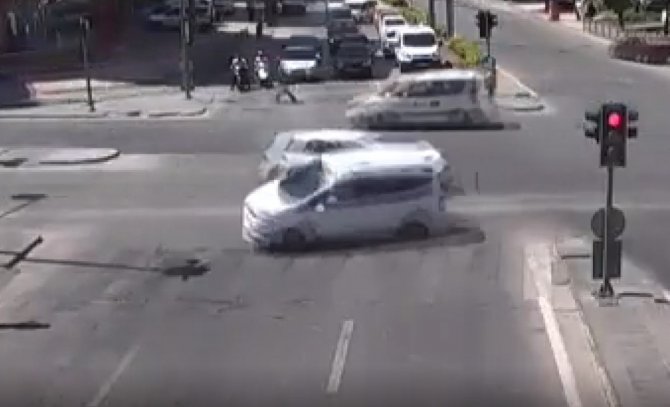 Devri Yeni Alınan Aracın İlk Kazası Kamerada