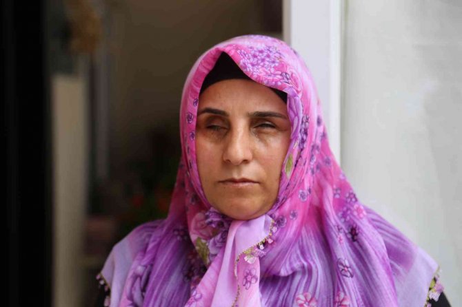 26 Yıldır Gözleri Görmeyen Songül Özmen, Azmiyle Engellilere Örnek Oluyor