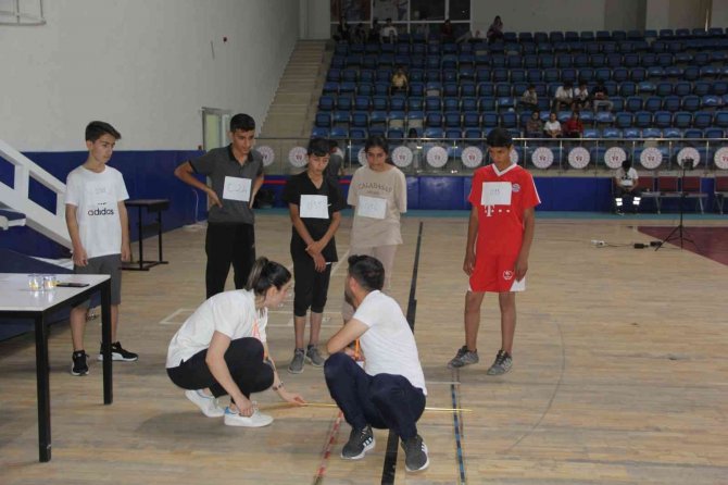 Hakkari’de Öğrenciler Spor Lisesine Girmek İçin Ter Döktü
