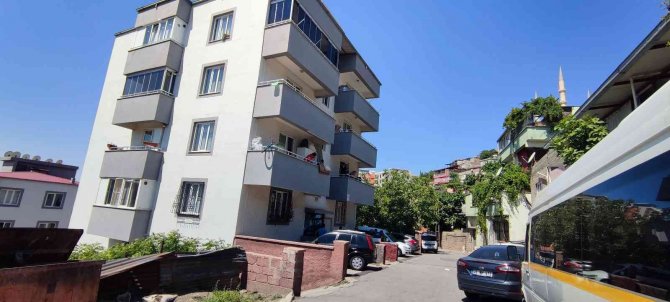 Ekmek Almaya Giderken Bacağından Vuruldu