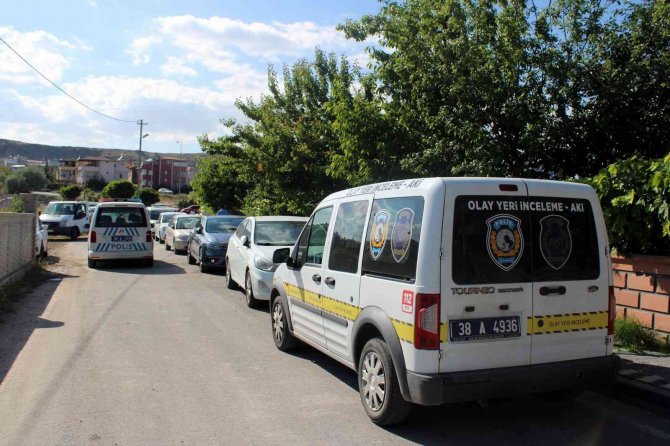 Yaşadığı Villada Ölü Bulundu