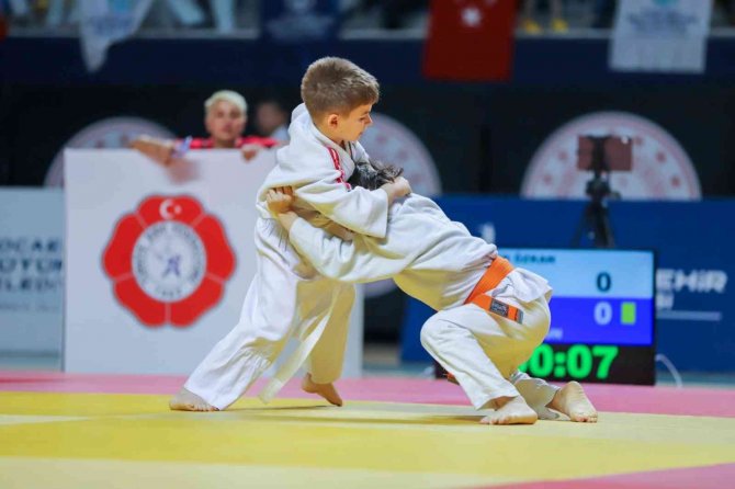 Uluslararası Judo Turnuvası’nda 15 Ülkeden Bin 162 Sporcu Ter Döküyor
