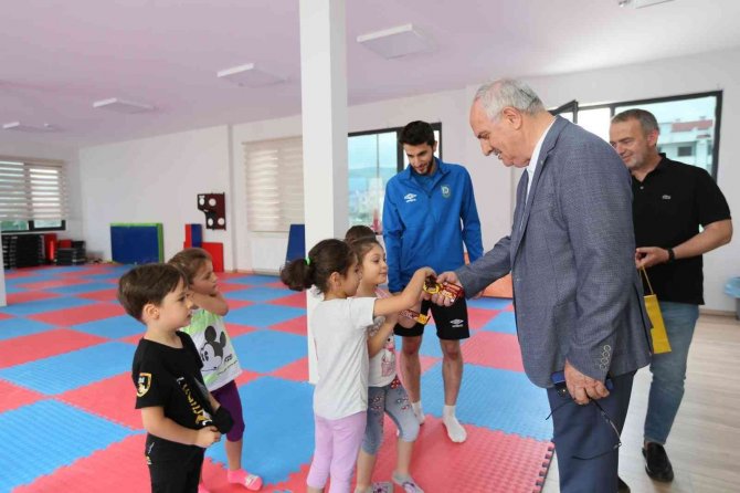 Başkan Aygün “Spor Yapmak Ve Eğitim Almak İsteyen Öğrencilerimizin Yanındayız”
