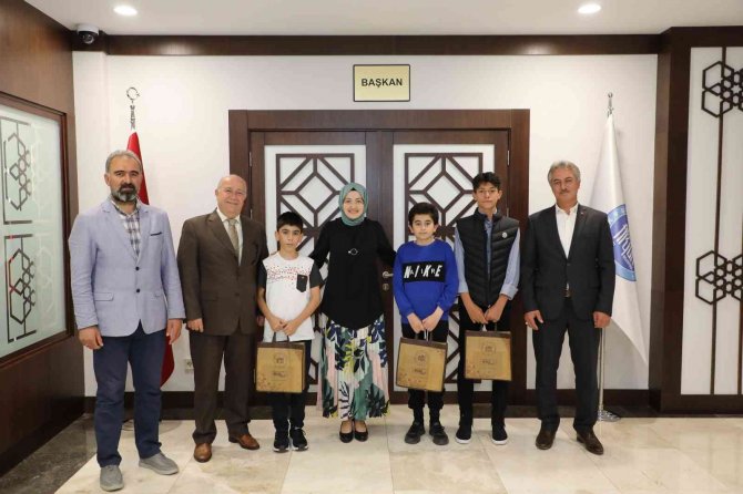 Lgs’nin Başarılı Öğrencilerine Akyurt Belediyesi’nden Ödül
