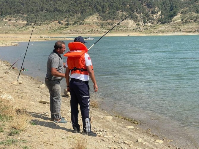 Kaçak Balık Avcıları Jandarmaya Yakalandı