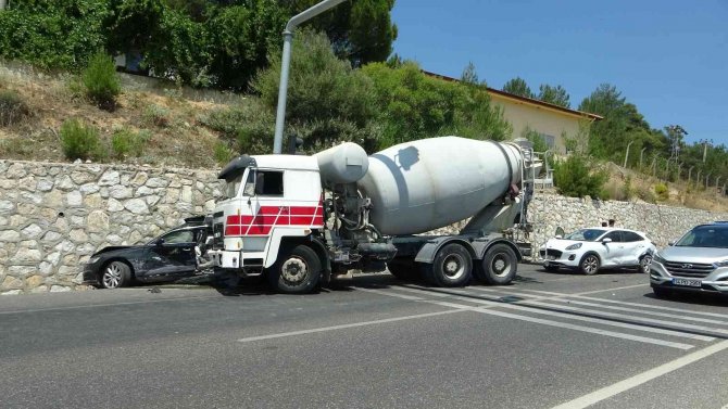 Muğla’da Beton Mikseri 4 Otomobili Biçti: 3 Yaralı