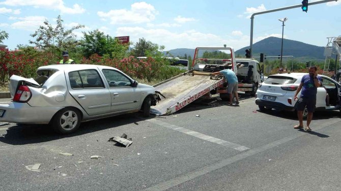 Muğla’da Beton Mikseri 4 Otomobili Biçti: 3 Yaralı