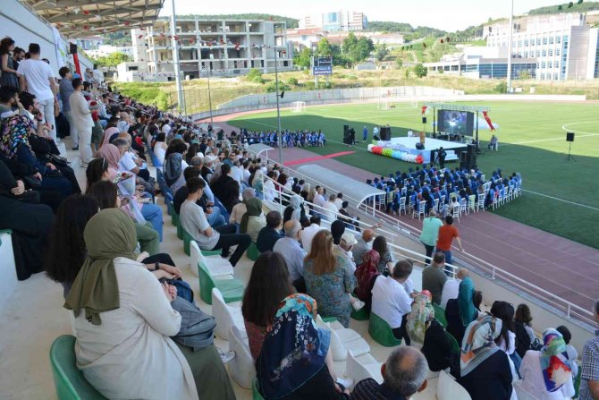 Yeni Sağlık Neferleri Mezuniyet Gururunu Yaşadı