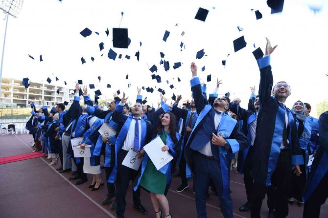 Yeni Sağlık Neferleri Mezuniyet Gururunu Yaşadı