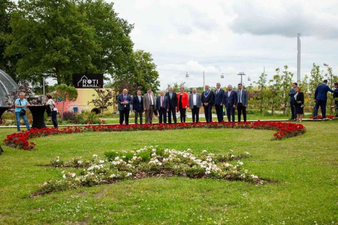 Başkan Mahçiçek; “Ay Yıldızlı Bahçemizle Hollanda’ya Damga Vurduk”