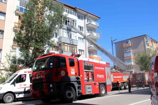 Apartmanda Çıkan Yangın Korkuttu