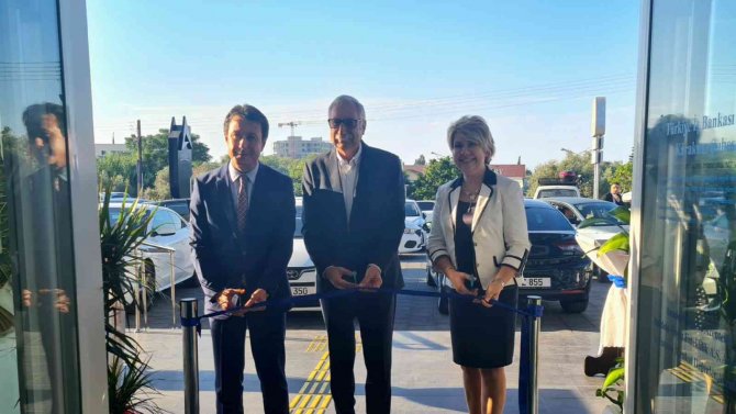 İ̇ş Bankası Kktc’nin Karakum Şubesi Açıldı