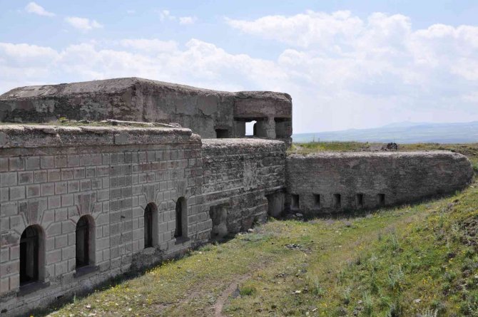 Kars’ta 271 Yıllık Tabya Turizme Kazandırılmayı Bekliyor