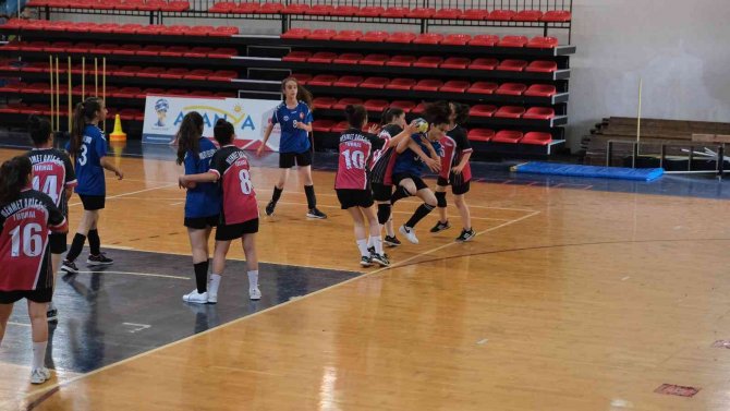Alanya’da Hentbol Şampiyonası Başladı