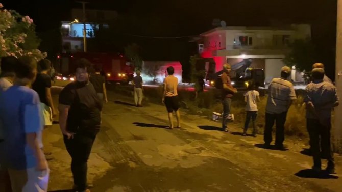 Makilik Alanda Çıkan Yangın Mahalleyi Sokağa Döktü