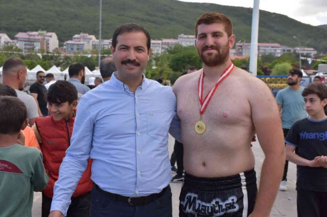Tatvan Doğu Anadolu Fuarı Kültür Ve Sanat Festivali Coşkusuyla Devam Ediyor