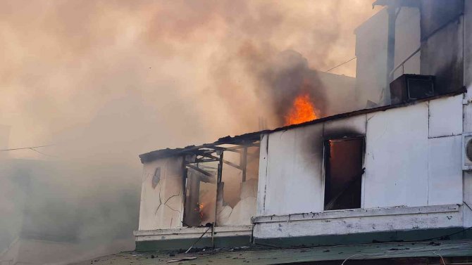 Bodrum’da Fırın Yangını İşyerleri Ve İkametlere Sıçradı