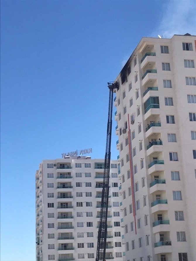 Diyarbakır’da 13 Katlı Binada Yangın
