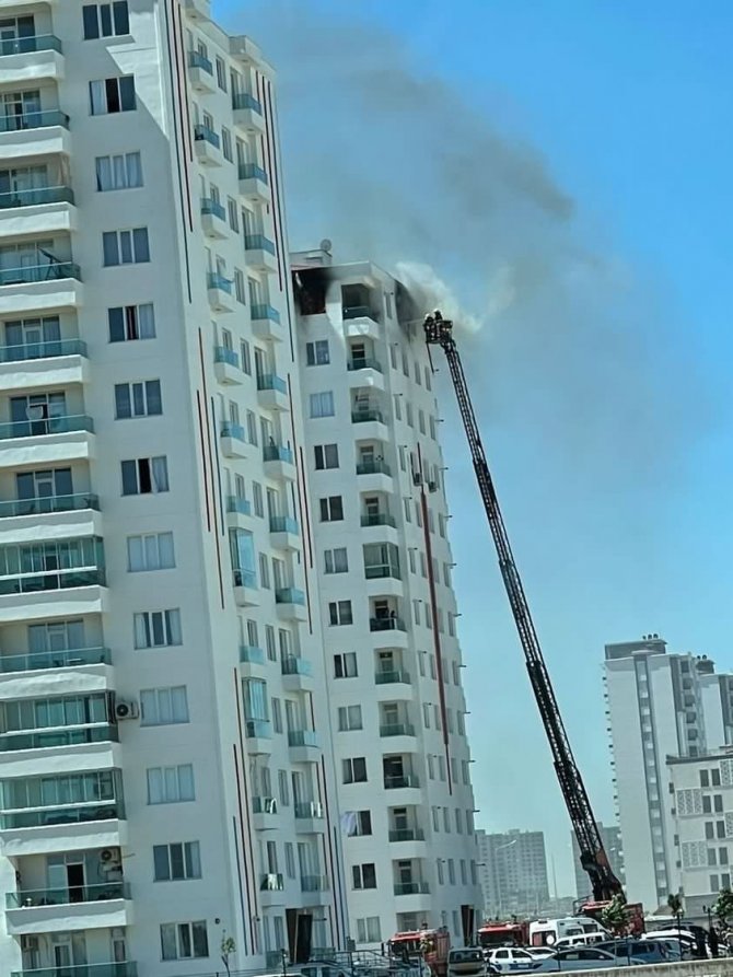 Diyarbakır’da 13 Katlı Binada Yangın