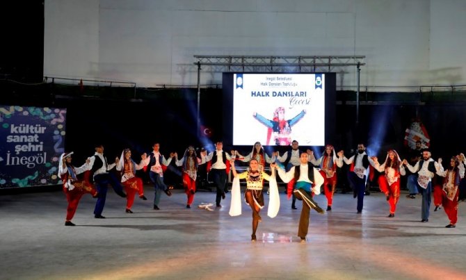 İ̇negöl Belediyesi Halk Dansları Topluluğundan Muhteşem Gösteri
