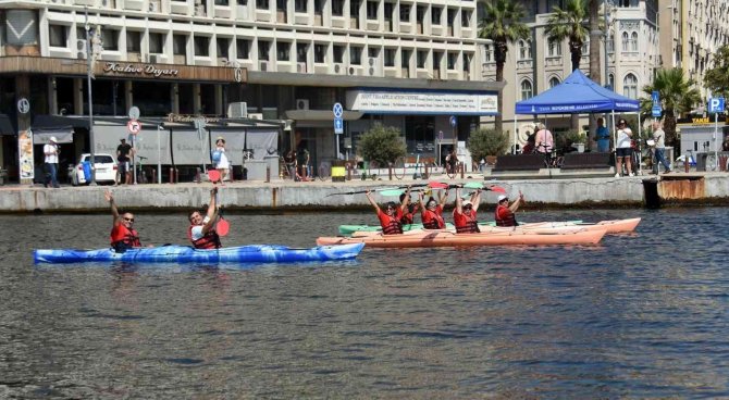 İ̇zmir Körfez Festivali’nde Renkli Görüntüler