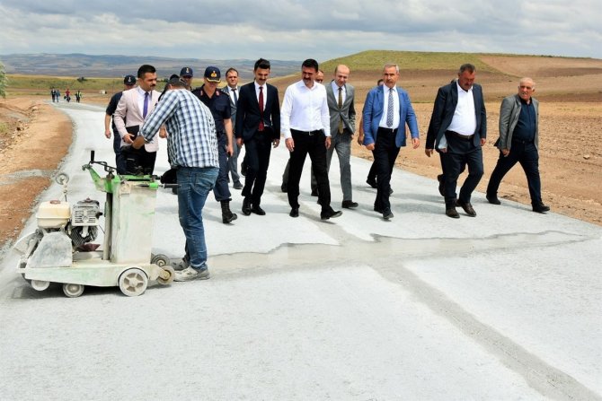 Beton Yol Köylere Ulaşımı Kolaylaştırıyor