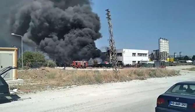Fabrikadaki Yangın Sonrası Zehirli Gaz Paniği