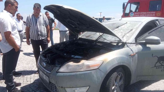 Park Halindeki Otomobilde Yangın Çıktı