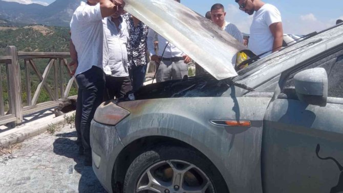 Park Halindeki Otomobilde Yangın Çıktı