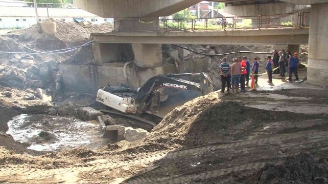Sele Kapılan Operatörün Bulunması İçin 340 Personel Görev Yapıyor