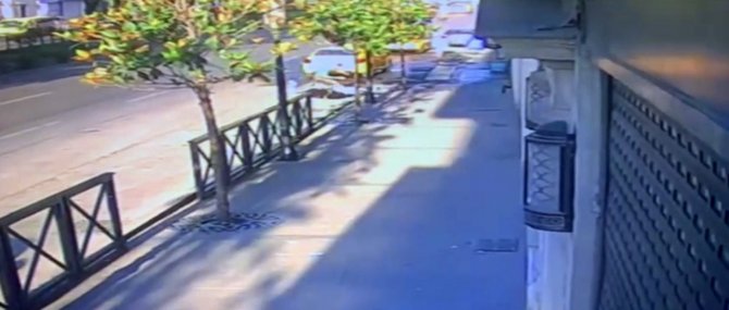 Taksim’de Gasp Anları Kamerada: Telefonunu Çaldığı Genci Güreşçi Gibi Yere Serdi