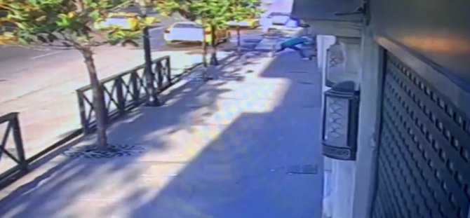 Taksim’de Gasp Anları Kamerada: Telefonunu Çaldığı Genci Güreşçi Gibi Yere Serdi