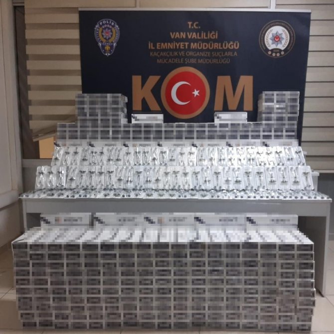 Van’da 2 Milyon 500 Bin Liralık Kaçak Botoks İlacı, Sigara Ve Makaron Ele Geçirildi