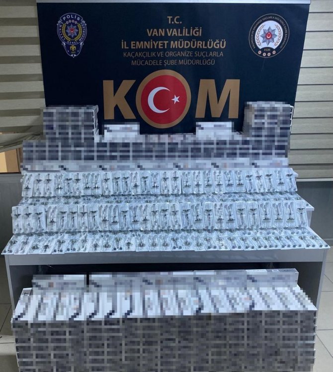 Van’da 2 Milyon 500 Bin Liralık Kaçak Botoks İlacı, Sigara Ve Makaron Ele Geçirildi