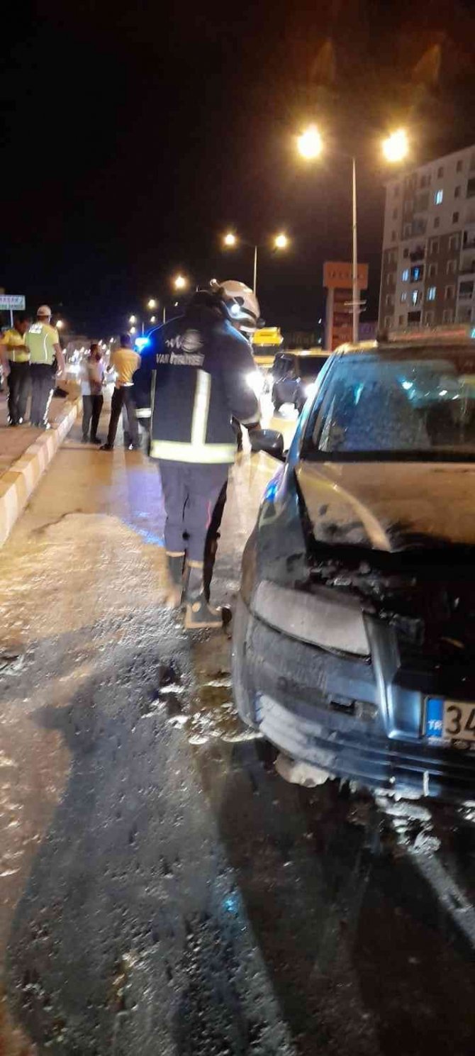 Seyir Halindeki Otomobil Yandı