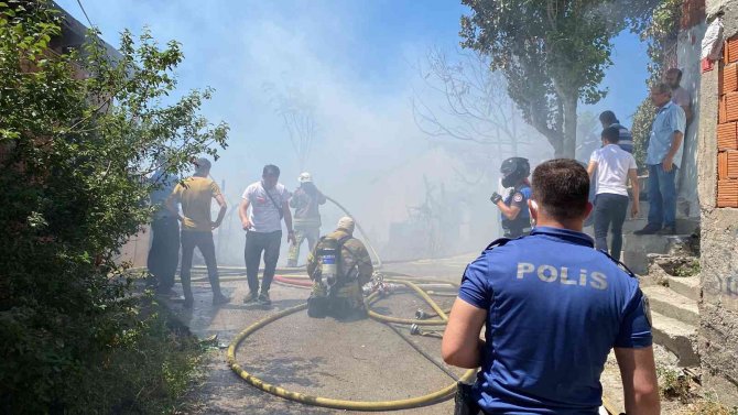 Maltepe’de Gecekondu Yangını: Mahalleli Sokağa Döküldü