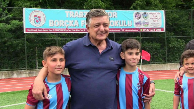 Yılmaz Vural, Borçka Trabzonspor Okulu’nu Ziyaret Etti