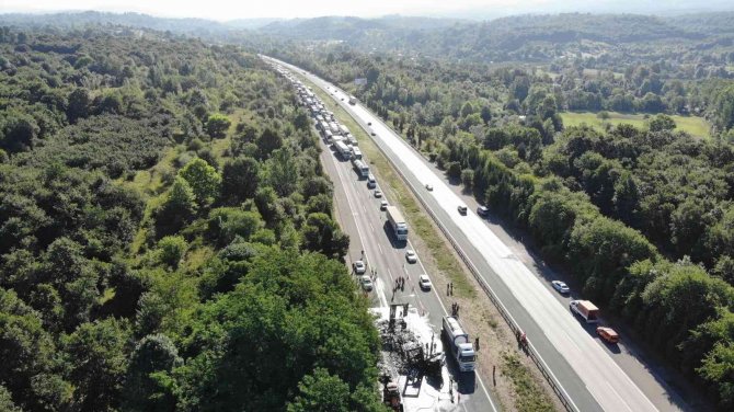 Yanan Tırın İçinde Yaşamını Yitiren Sürücünün Cansız Bedeni Yaklaşık 2 Saat Sonra Çıkarıldı