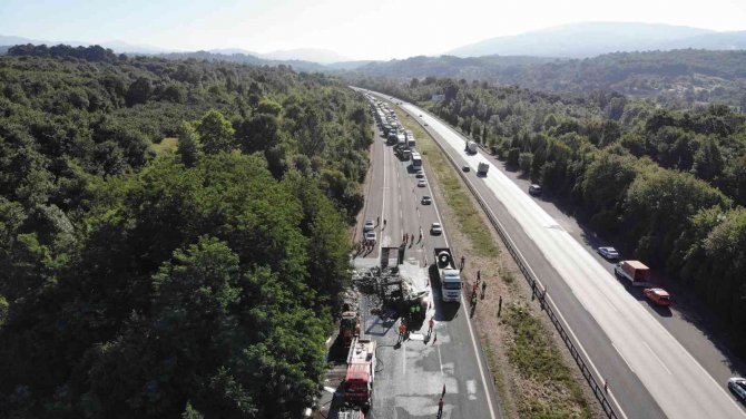 Anadolu Otoyolu İ̇stanbul İstikameti 3 Buçuk Saat Sonra Tamamen Trafiğe Açıldı