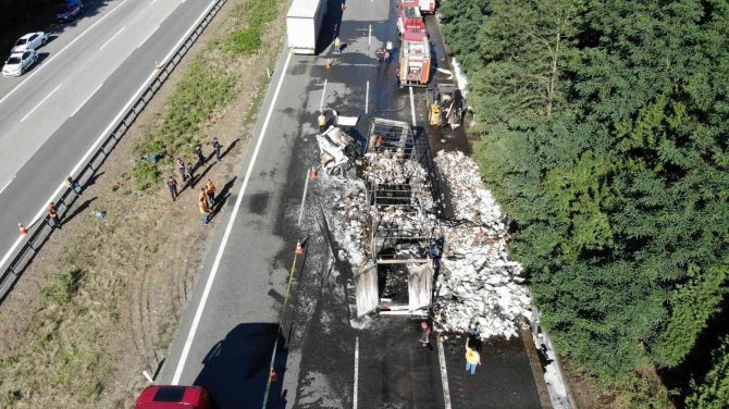 Yanan Tırın İçinde Yaşamını Yitiren Sürücünün Cansız Bedeni Yaklaşık 2 Saat Sonra Çıkarıldı