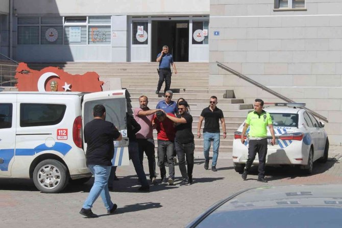 Ankara’da Kayınbabasını Bıçakla Öldüren Ve Eşini Yaralayan Zanlı Tutuklandı